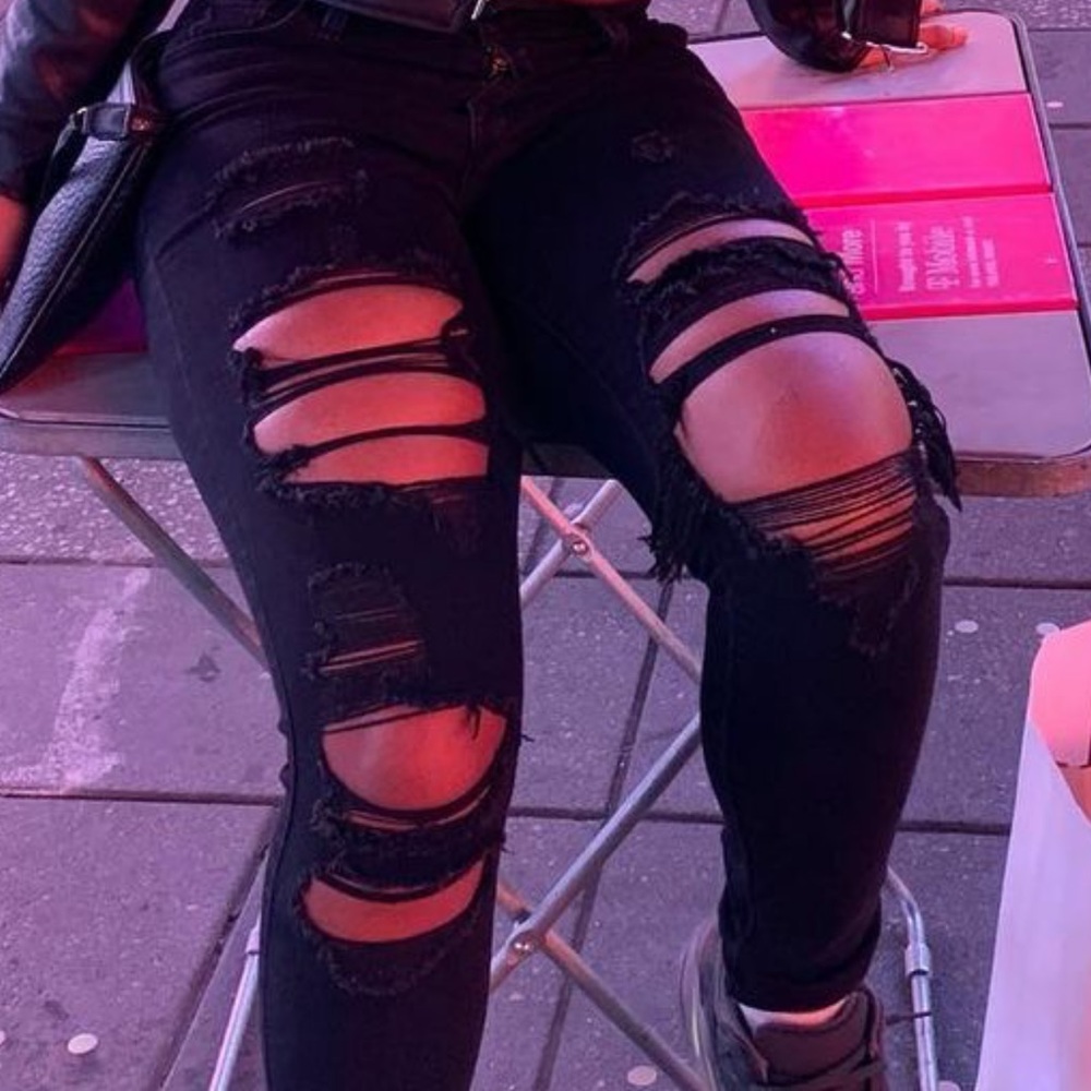 LEVI JEANS RIPPED